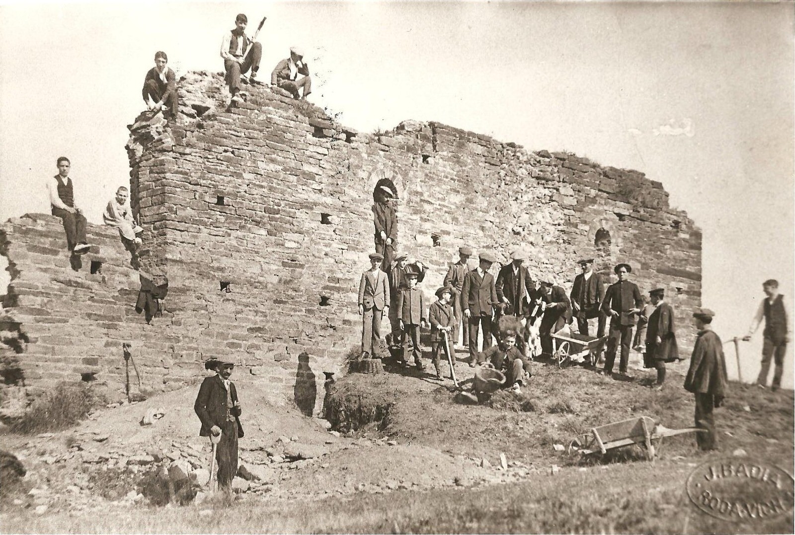 1. Primeres Excavacions A Esquerda Cap A 1910