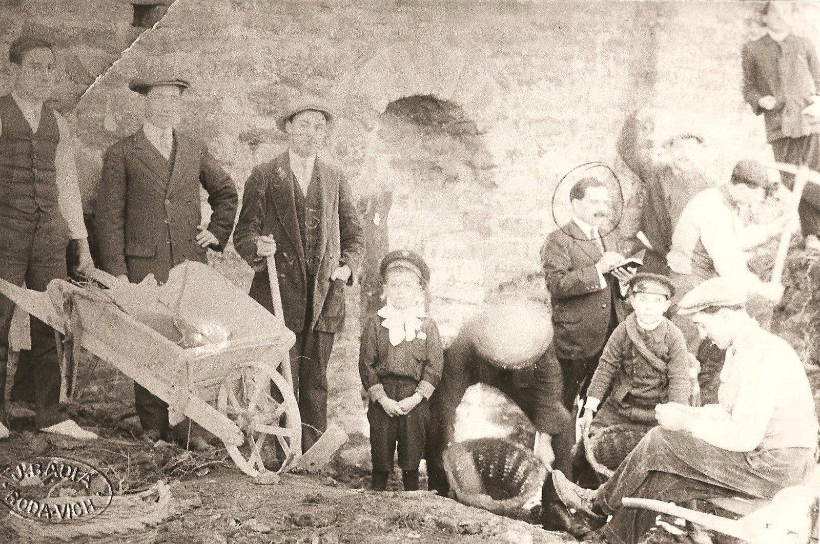 2. Primeres Excavacions A Esquerda Cap A 1916